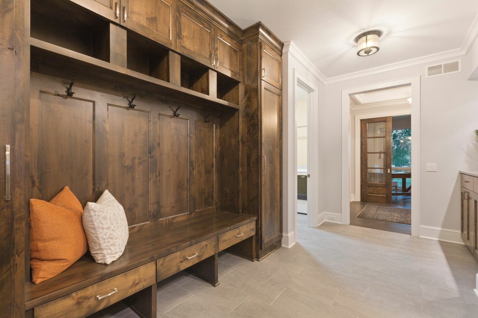 The Best Farmhouse Mudroom Bench Ideas