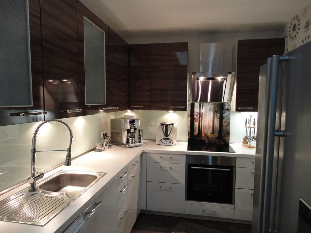 Kitchen with frosted glass backsplash