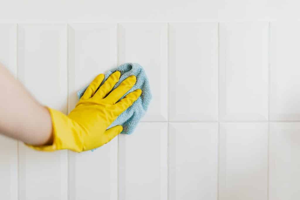 bathroom tiles cleaning