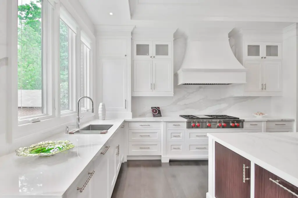 kitchen with marble backsplash