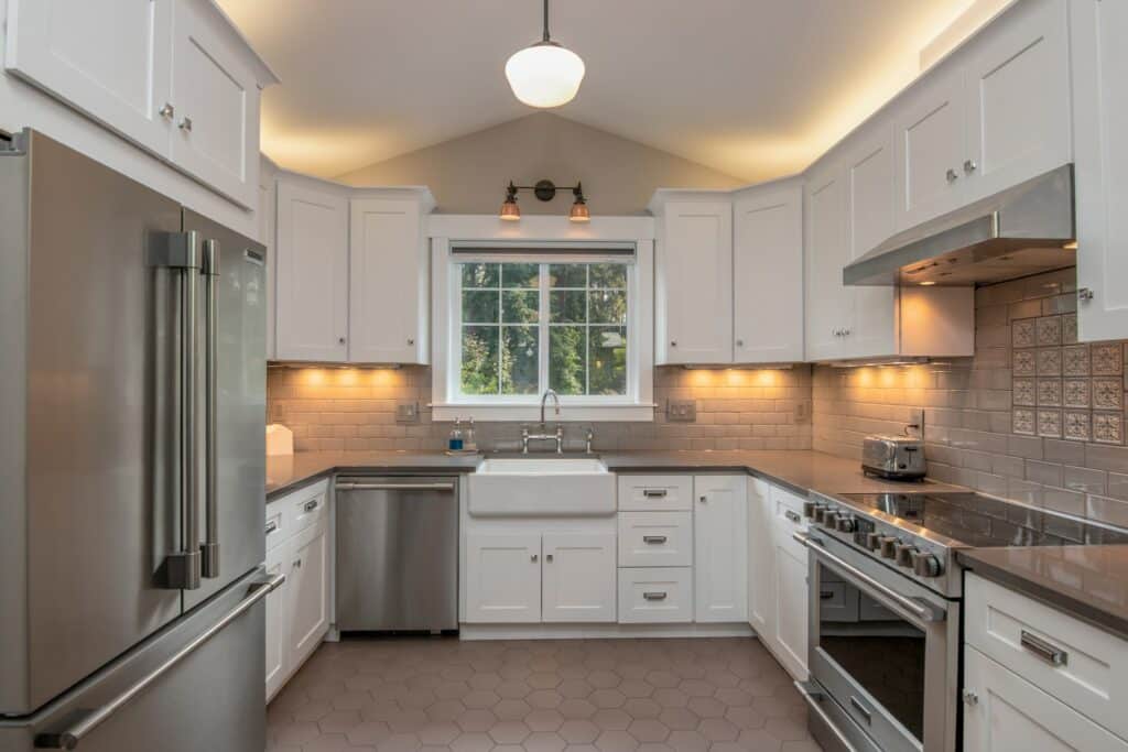 under cabinet types of kitchen lighting