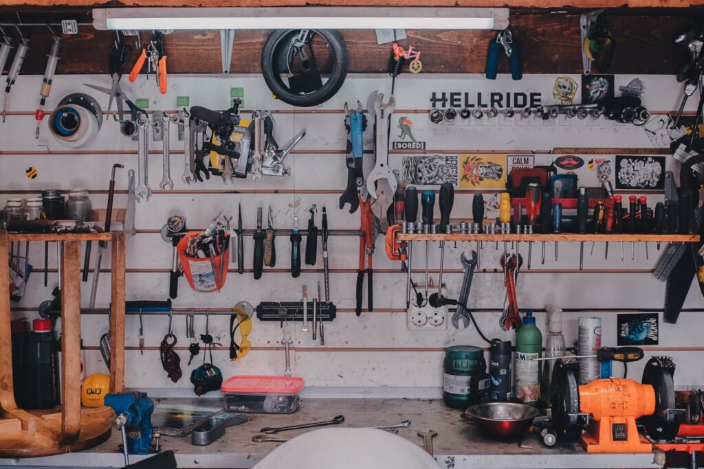 hang tools garage