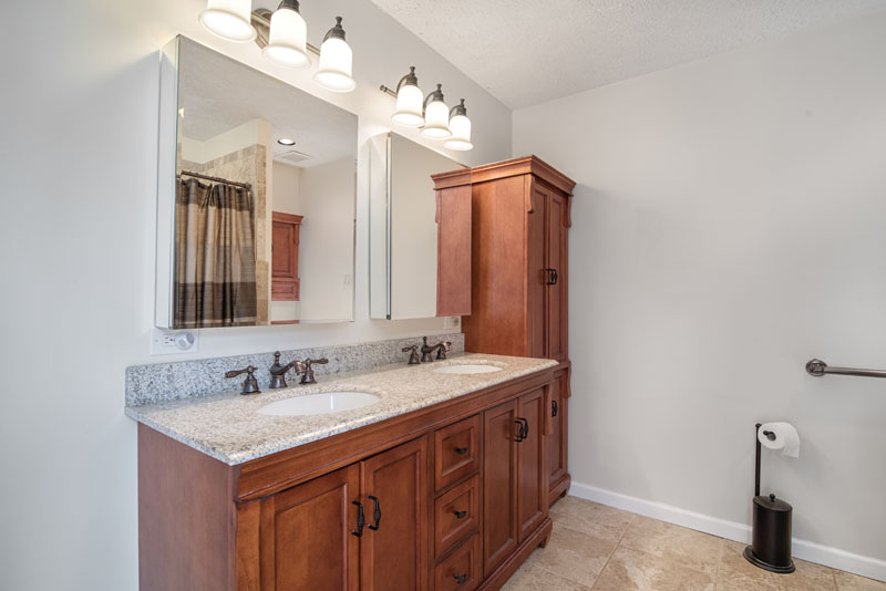 Bathroom remodel in Hagerstown, Facelift Remodeling Inc.