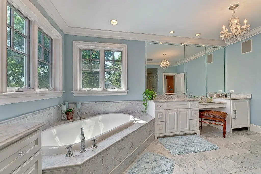 Bathroom remodeler in Bolingbrook, Euro Tech Cabinetry & Remodel 