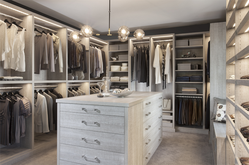 Walk in closet in Alexandria, Nova Closet