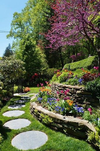 front yard landscaping ideas with rocks and mulch