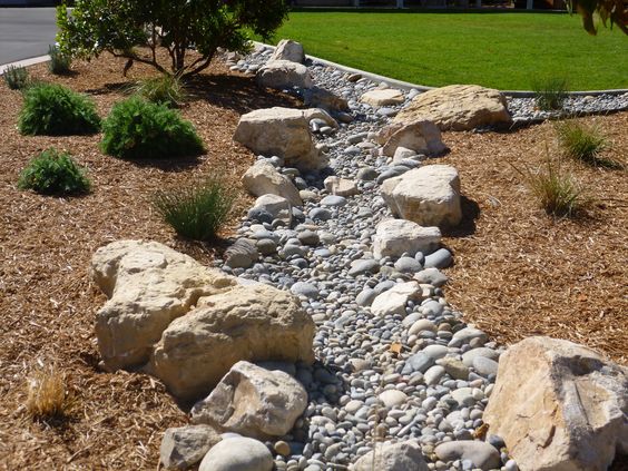 front yard landscaping ideas with rocks and mulch