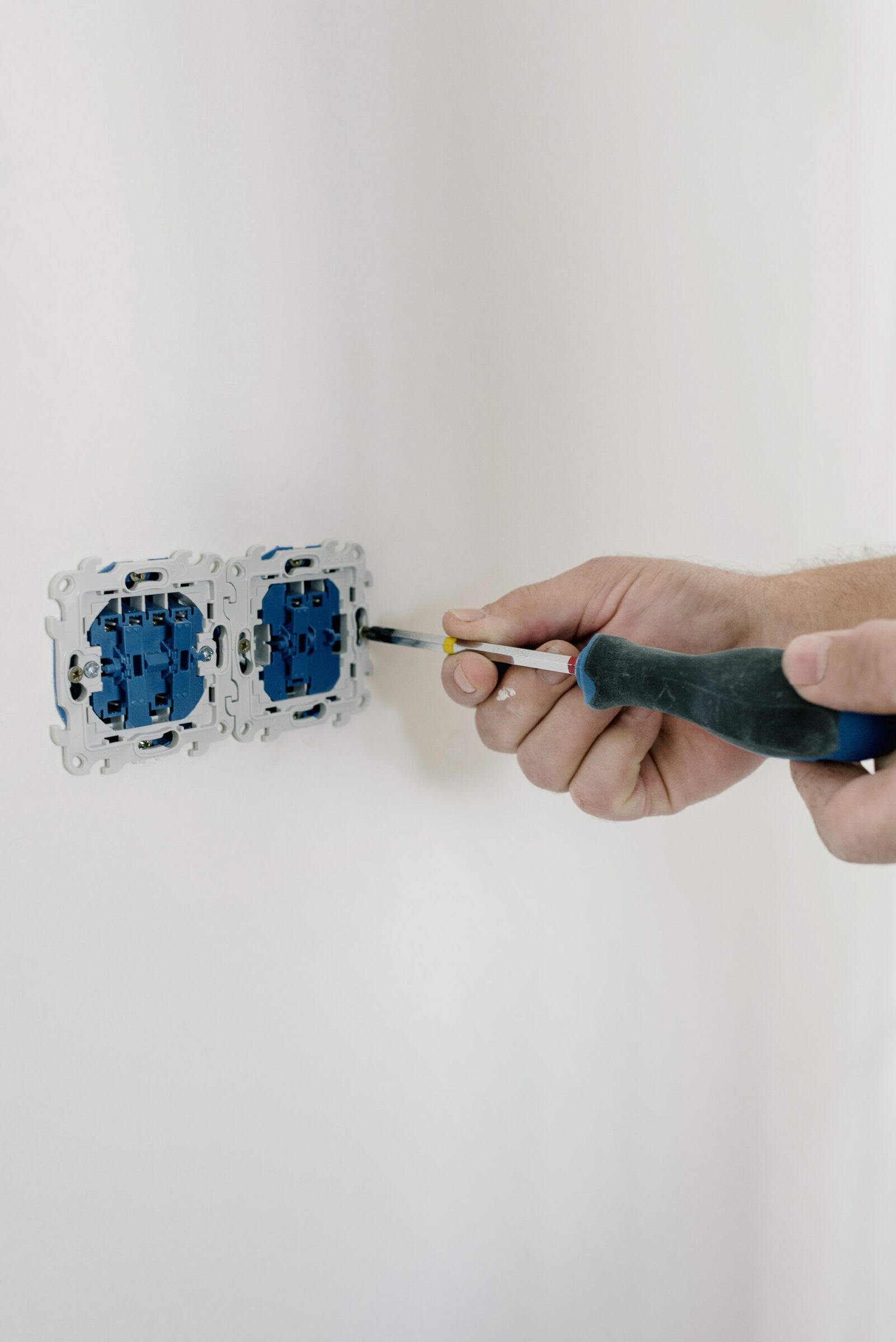 how-to-replace-electrical-outlet-a-simple-guide