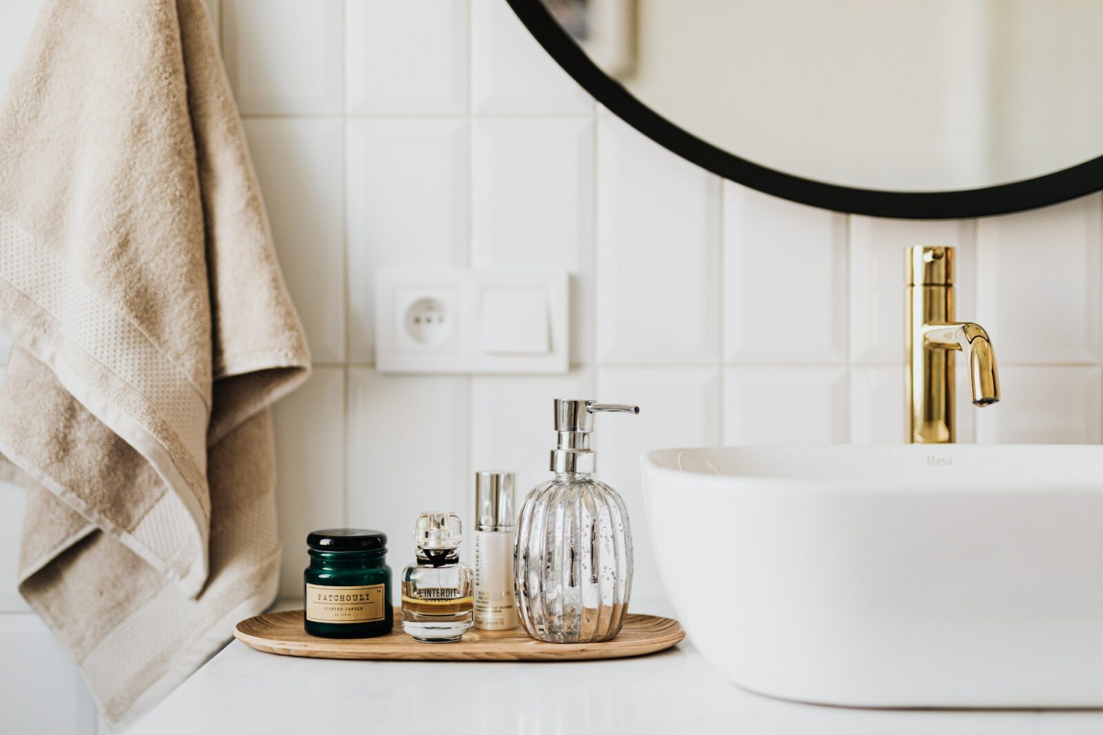 gold bathroom faucet