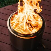 how does a smokeless fire pit work