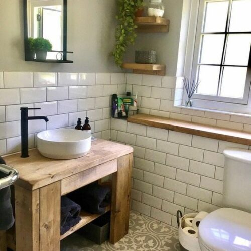 small farmhouse bathroom