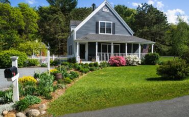 Enhancing Your Home's Landscaping to Improve Curb Appeal