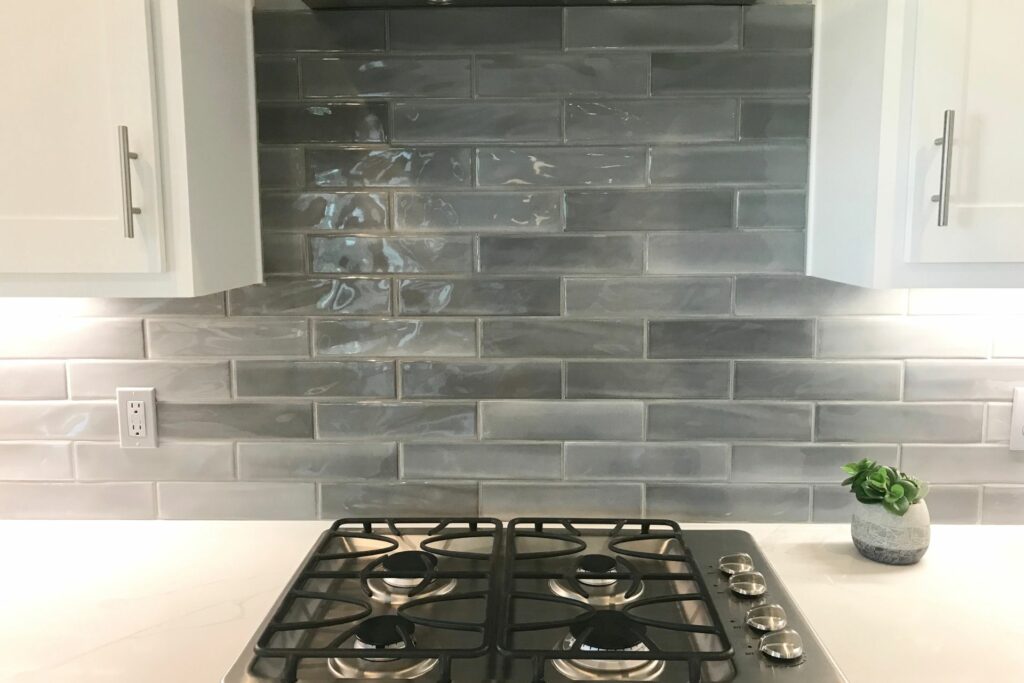 remove kitchen backsplash        
        <figure class=