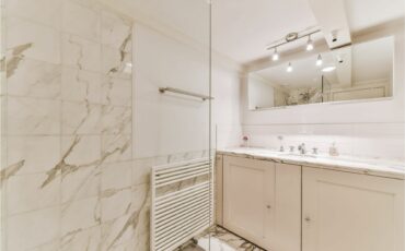 Small Bathroom Accent Wall Ideas: Transform Your Space