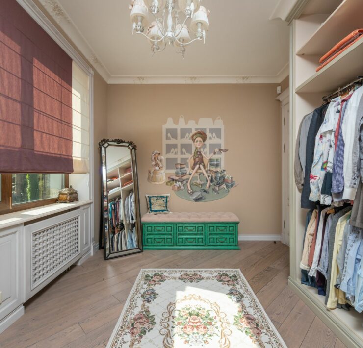 how-wide-should-a-walk-in-closet-be