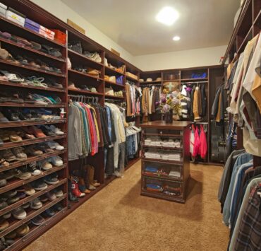 how to build walk in closet