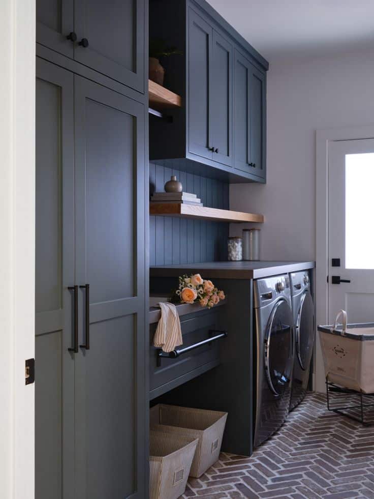 mudroom laundry room