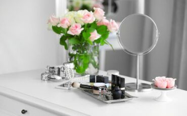 Vanity Tray: The Chic Organizer for Your Bathroom Space