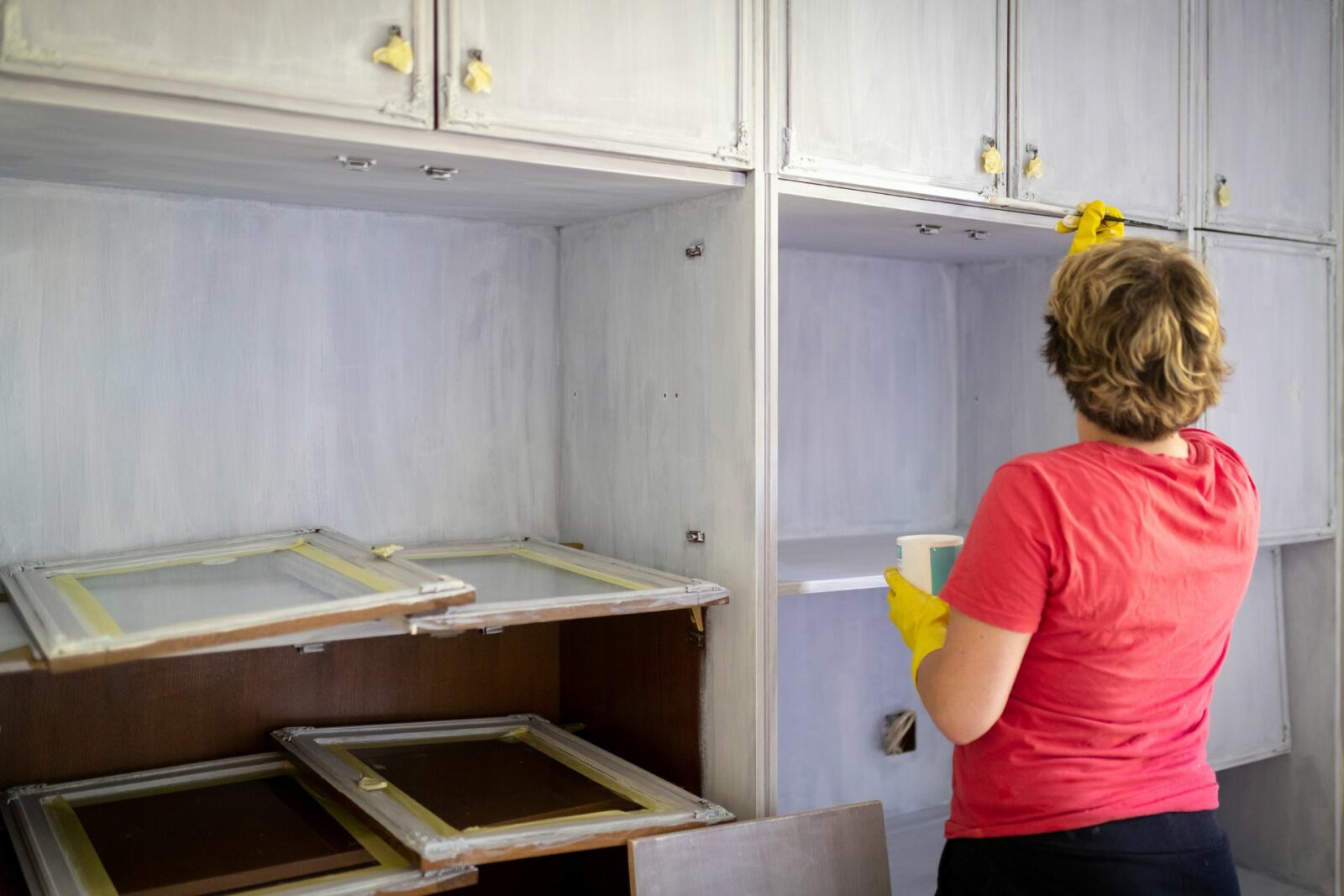 how to paint laminate cabinets