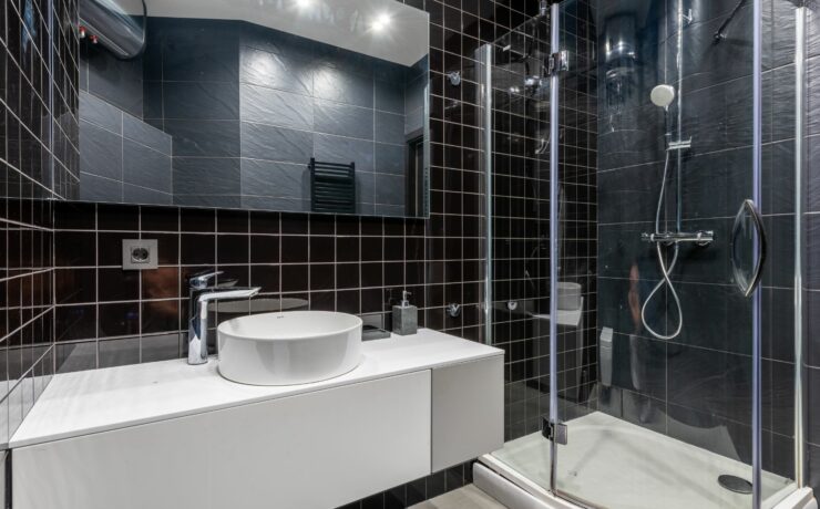 small bathroom layout with walk in shower