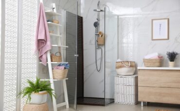 Maximizing Space: Small Bathroom Shelves Ideas