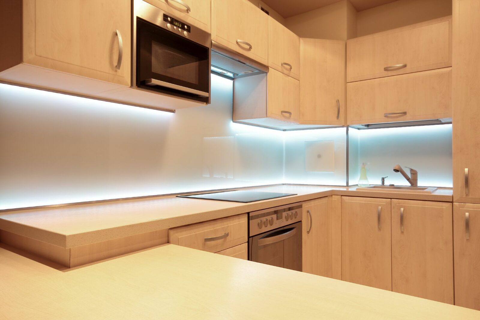 Battery operated under cabinet strip lighting