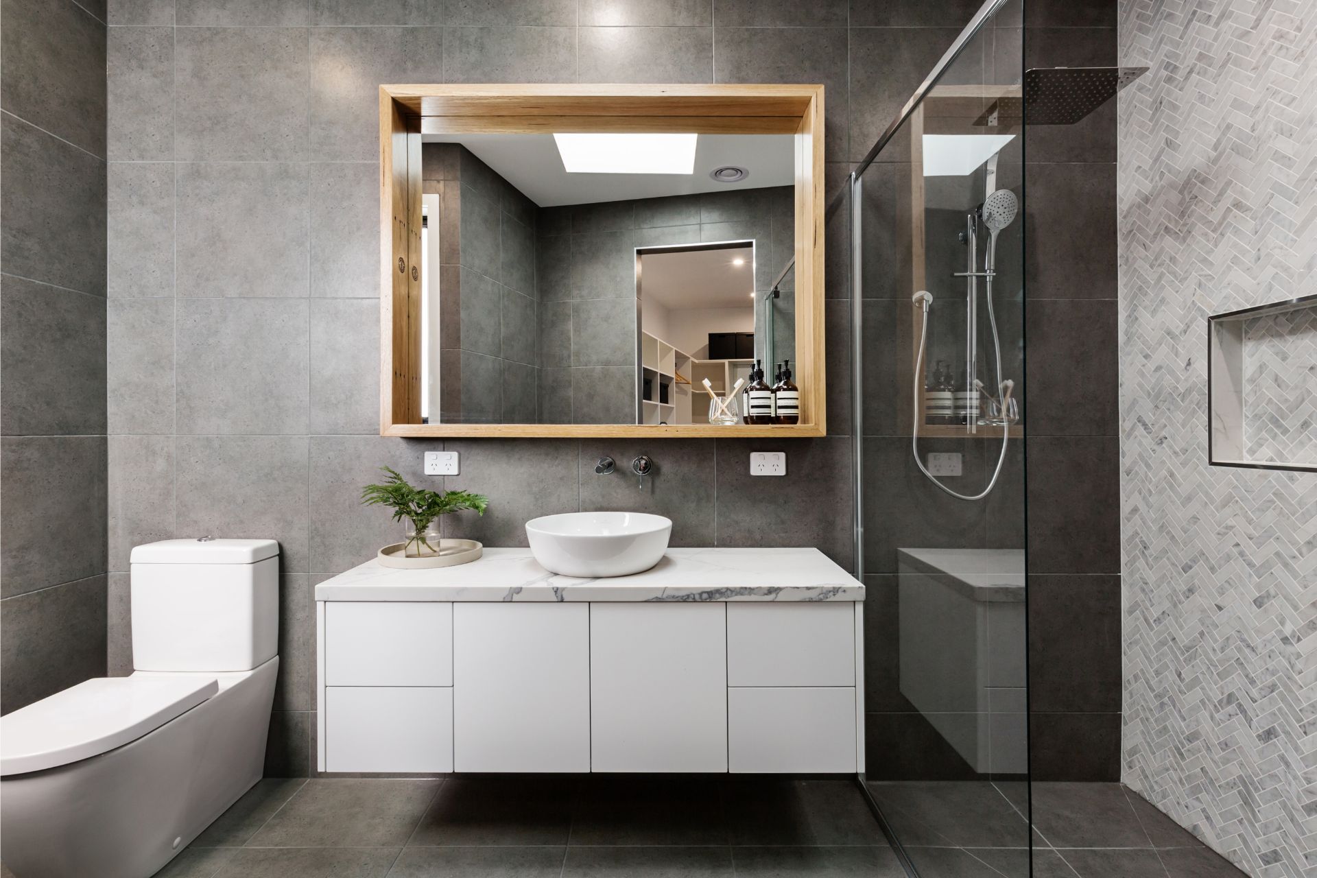 You Guide to a 8 x 8 Bathroom Layout