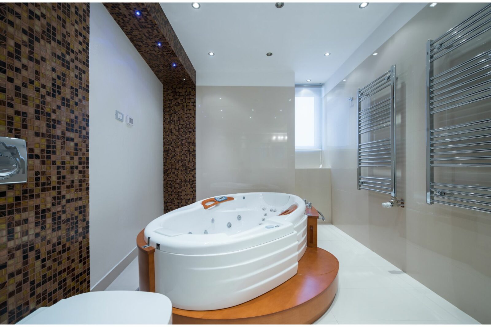 freestanding jacuzzi tub