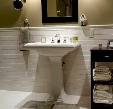 powder room pedestal sink