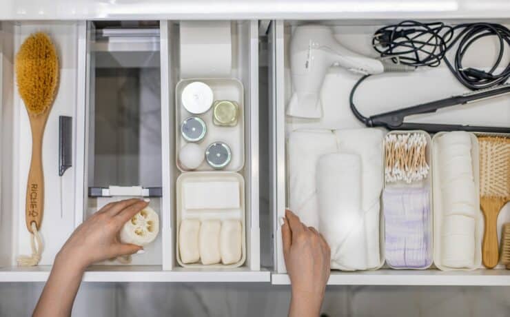 how to organize bathroom drawers