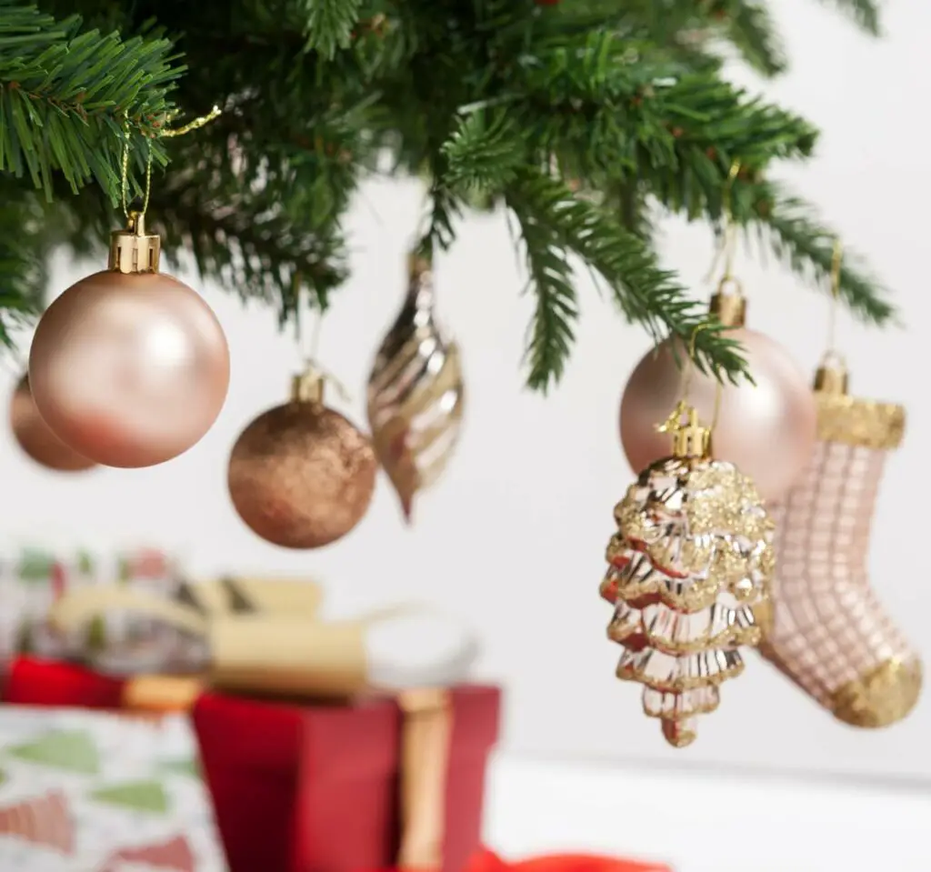 christmas tree decorating set