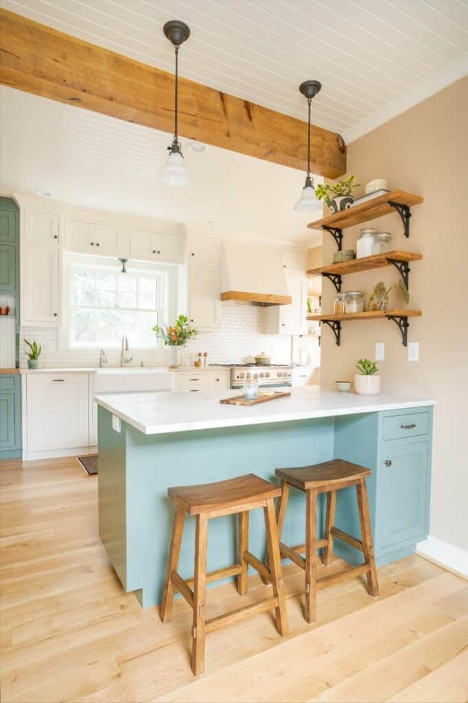 small kitchen with peninsula