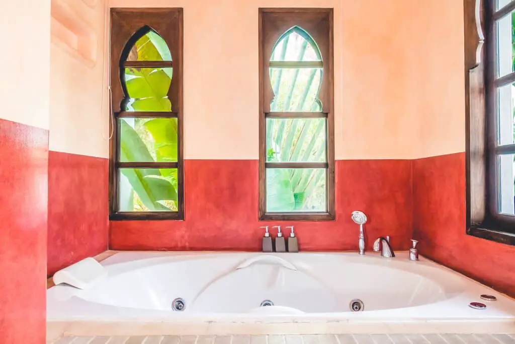Beautiful luxury Bathtub decoration in bathroom interior - Vintage Filter moroccan interior design bathroom