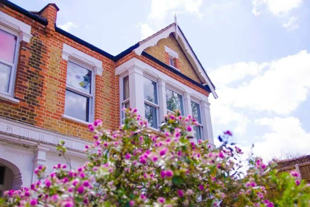 The UK's property market in 2023 showed resilience with a 17% increase in sales, thanks to effective mortgage regulations and a revival in interest as inflation slowed and mortgage rates decreased.
