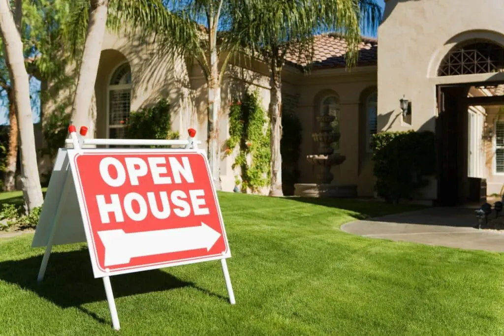 Show off your house through open houses for casual browsing and individual showings for private tours, ensuring it's always clean and inviting, with easy scheduling using online tools.