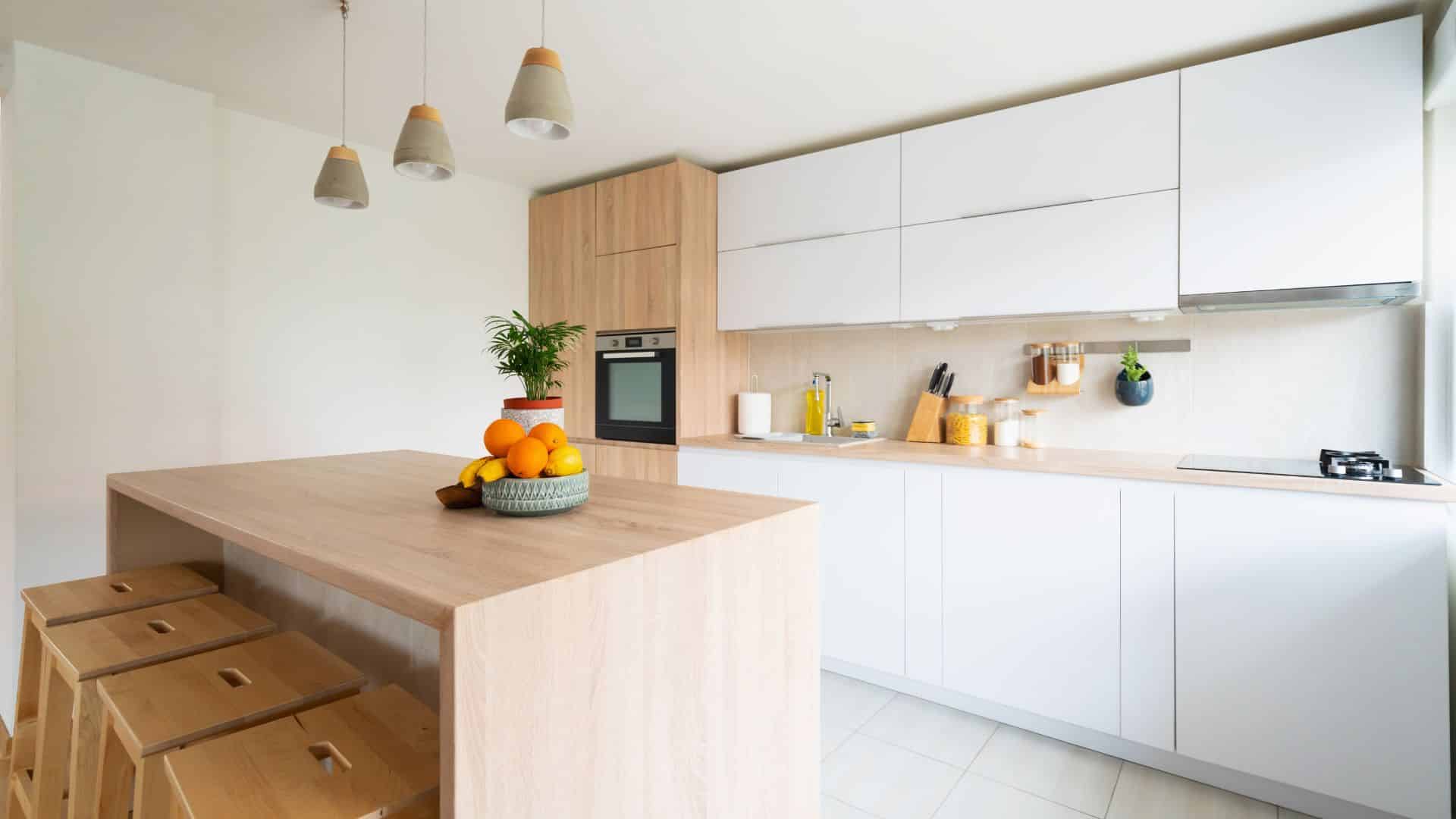 Upgrade your kitchen with the ideal countertops. Dive into our guide to compare materials from quartz to laminate, ensuring style meets functionality.